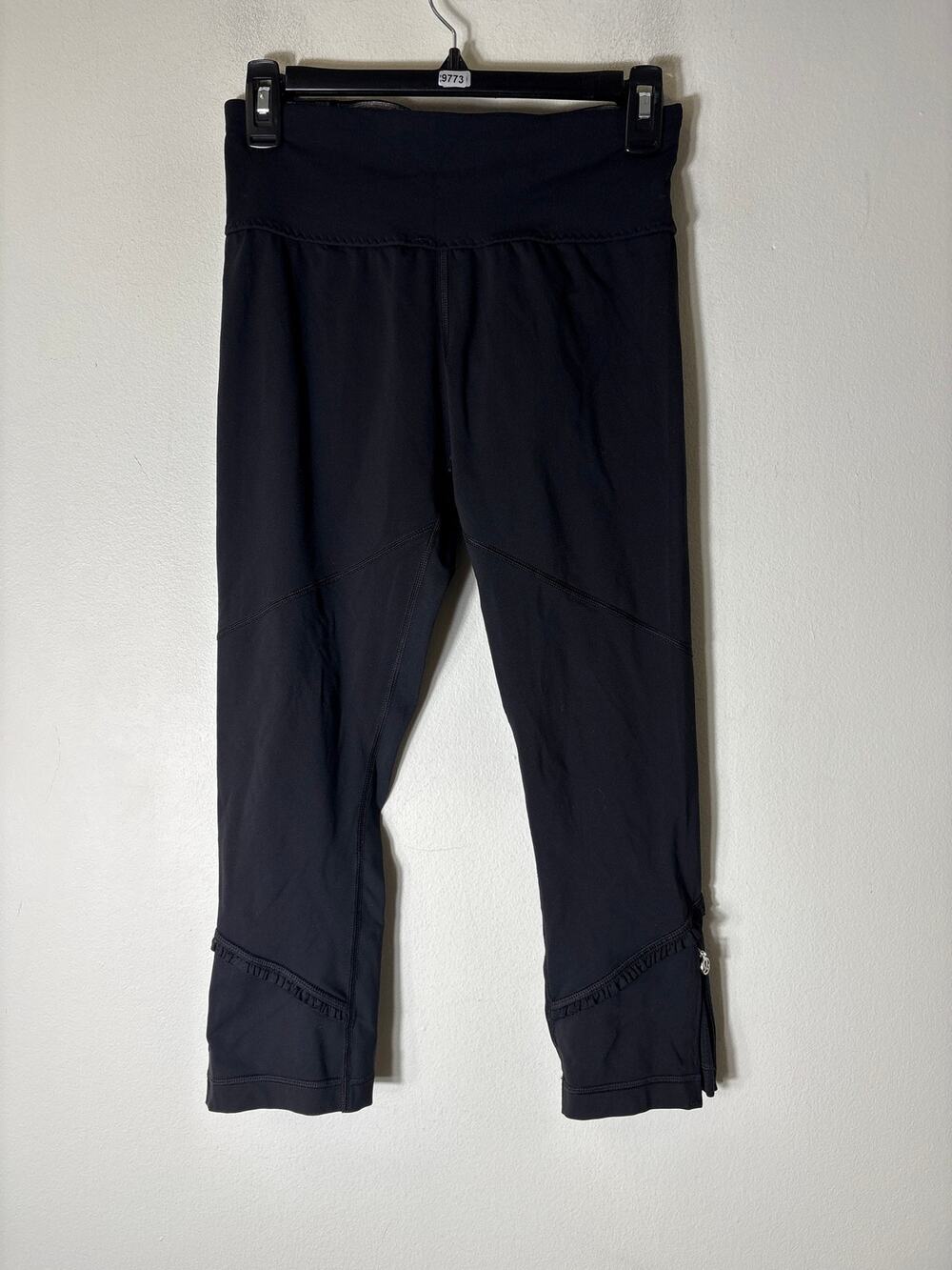 Lululemon Black With Ankle Zipper Detail Sz 6
